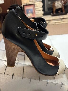 Chie Mihara Black and Cream Two-Tone Mary Jane Heels